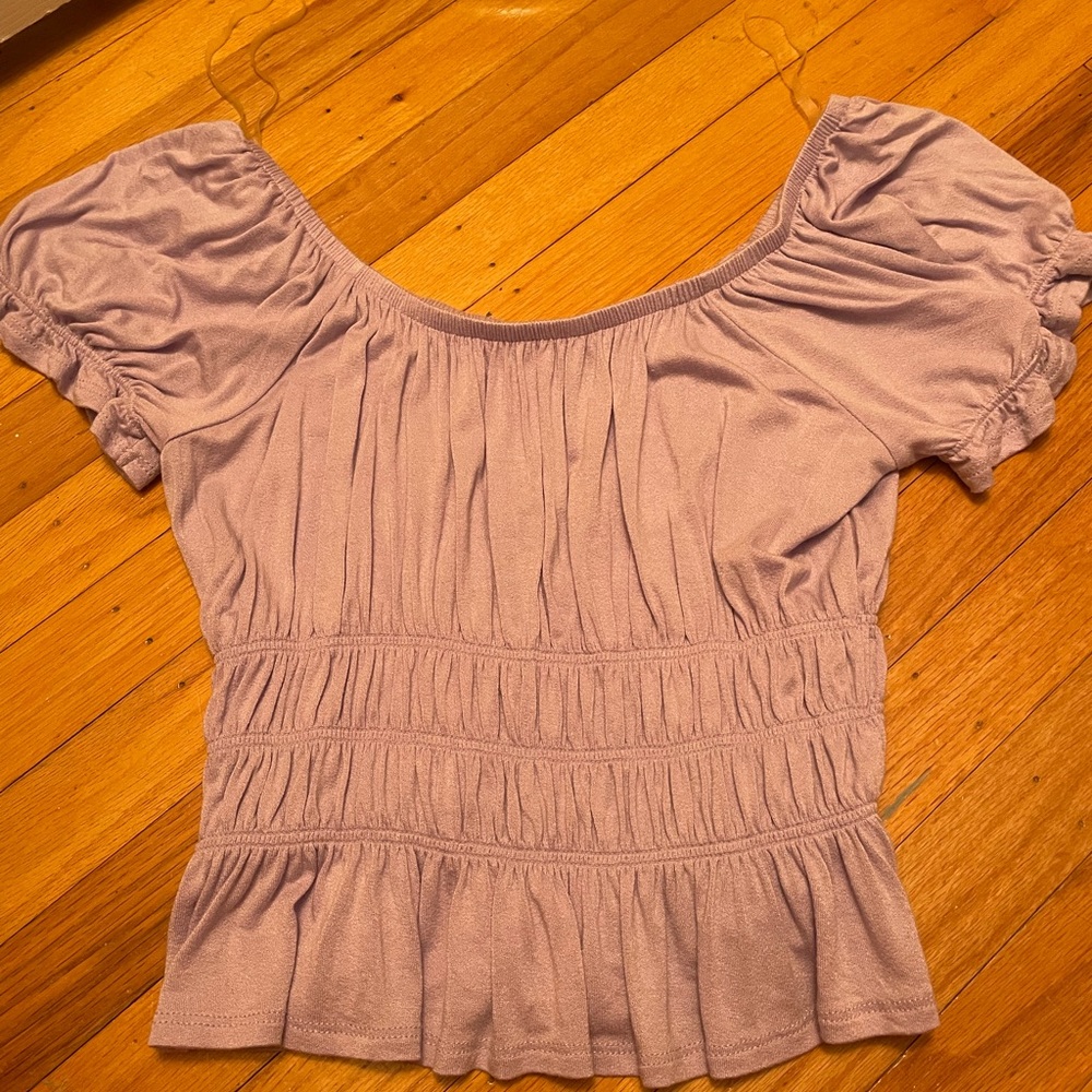 purple - kinda puffy sleeves